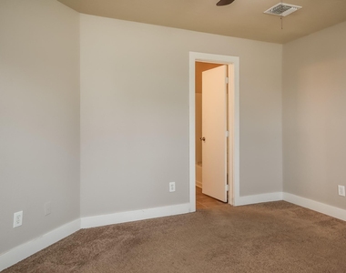 7431 Leightonfield Court - Photo Thumbnail 8