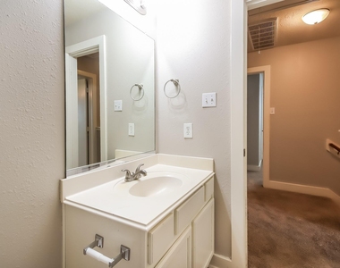 7431 Leightonfield Court - Photo Thumbnail 15