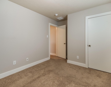 7431 Leightonfield Court - Photo Thumbnail 10
