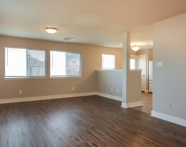 7431 Leightonfield Court - Photo Thumbnail 4