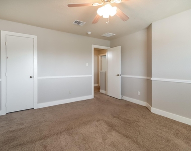 7431 Leightonfield Court - Photo Thumbnail 12