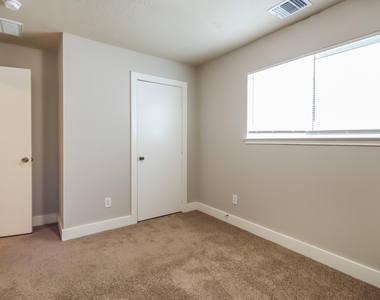7431 Leightonfield Court - Photo Thumbnail 11