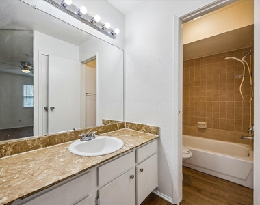 768 Memorial Mews Street - Photo Thumbnail 7