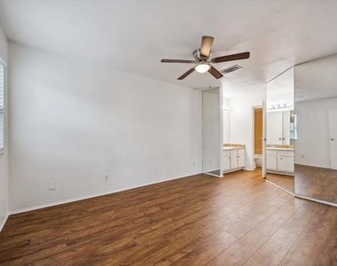 768 Memorial Mews Street - Photo Thumbnail 5