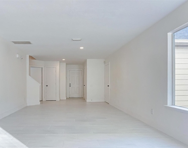 21892 Silver Oak Court - Photo Thumbnail 7