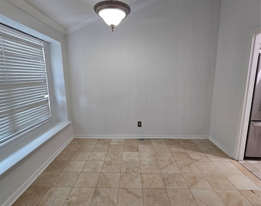 2715 Ashington Drive - Photo Thumbnail 5