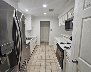 2715 Ashington Drive - Photo Thumbnail 6