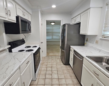 2715 Ashington Drive - Photo Thumbnail 7