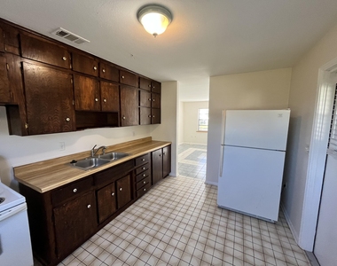 2244 Shelby Drive - Photo Thumbnail 6