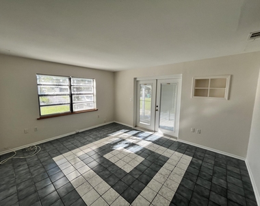 2244 Shelby Drive - Photo Thumbnail 4