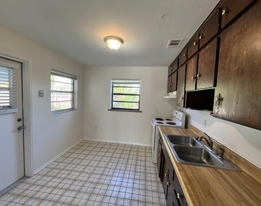 2244 Shelby Drive - Photo Thumbnail 5