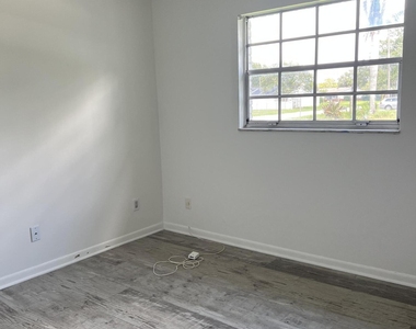 1719 Exeter Drive - Photo Thumbnail 8