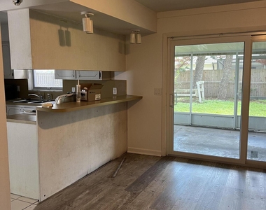 1719 Exeter Drive - Photo Thumbnail 6
