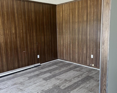 1719 Exeter Drive - Photo Thumbnail 4