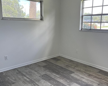 1719 Exeter Drive - Photo Thumbnail 11