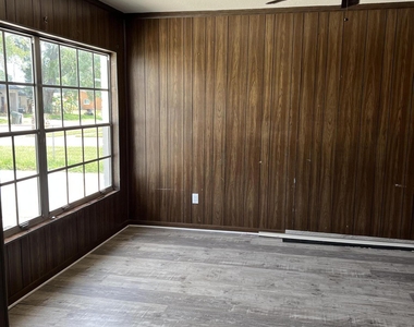 1719 Exeter Drive - Photo Thumbnail 3