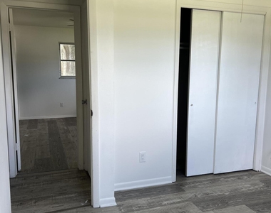 1719 Exeter Drive - Photo Thumbnail 12