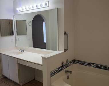 3133 Cauthen Creek Drive - Photo Thumbnail 7