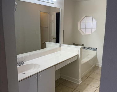 3133 Cauthen Creek Drive - Photo Thumbnail 8