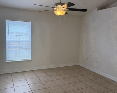 3133 Cauthen Creek Drive - Photo Thumbnail 6