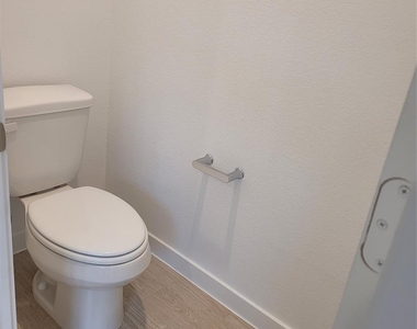 4947 Oakwood Drive - Photo Thumbnail 16