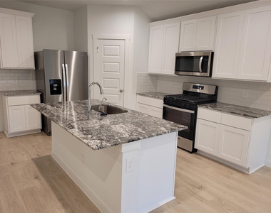 4947 Oakwood Drive - Photo Thumbnail 6