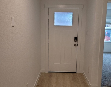 4947 Oakwood Drive - Photo Thumbnail 4