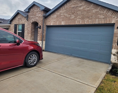 4947 Oakwood Drive - Photo Thumbnail 2