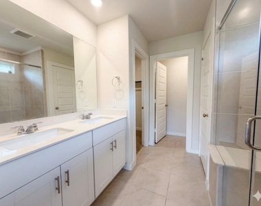 5549 Madden Lane - Photo Thumbnail 8