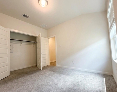 5549 Madden Lane - Photo Thumbnail 6