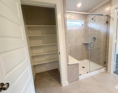 5549 Madden Lane - Photo Thumbnail 9