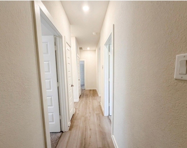 5549 Madden Lane - Photo Thumbnail 2