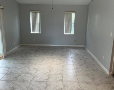 292 Carmel Drive N - Photo Thumbnail 13