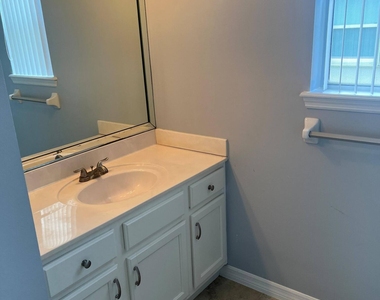 292 Carmel Drive N - Photo Thumbnail 31