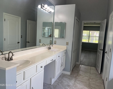292 Carmel Drive N - Photo Thumbnail 20