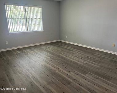 292 Carmel Drive N - Photo Thumbnail 15