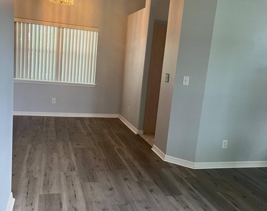 292 Carmel Drive N - Photo Thumbnail 6