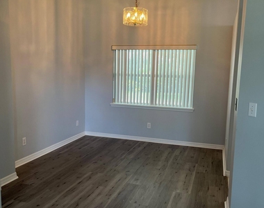 292 Carmel Drive N - Photo Thumbnail 4