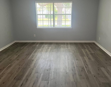 292 Carmel Drive N - Photo Thumbnail 17