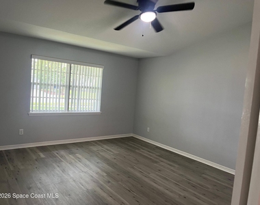 292 Carmel Drive N - Photo Thumbnail 16