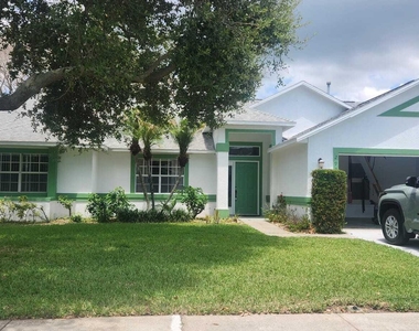 292 Carmel Drive N - Photo Thumbnail 1
