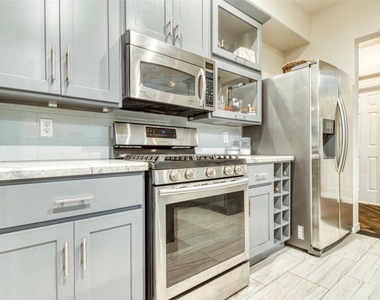 7618 Blossommist Ln - Photo Thumbnail 3