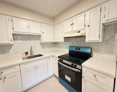 7535 Hablo Drive - Photo Thumbnail 6
