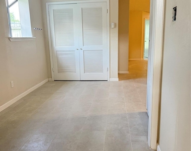 7535 Hablo Drive - Photo Thumbnail 8