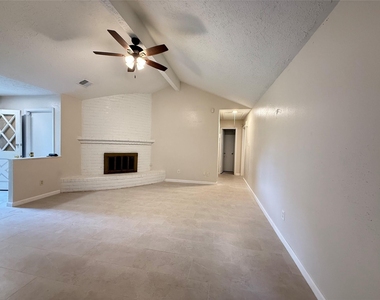 7535 Hablo Drive - Photo Thumbnail 4