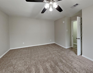 8718 Pines Place Drive - Photo Thumbnail 11