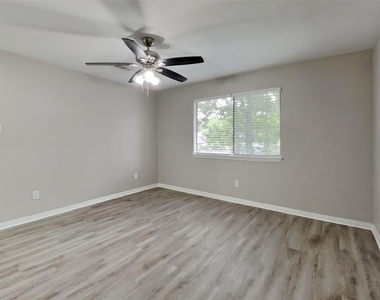 8718 Pines Place Drive - Photo Thumbnail 15