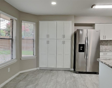 8718 Pines Place Drive - Photo Thumbnail 4