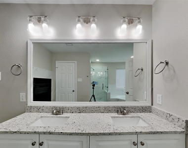 8718 Pines Place Drive - Photo Thumbnail 7