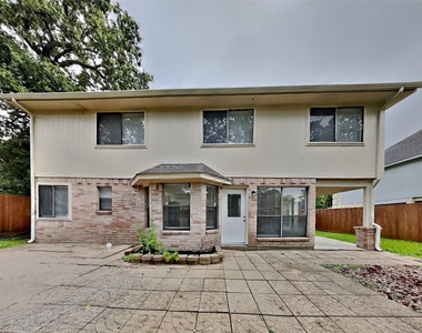 8718 Pines Place Drive - Photo Thumbnail 16